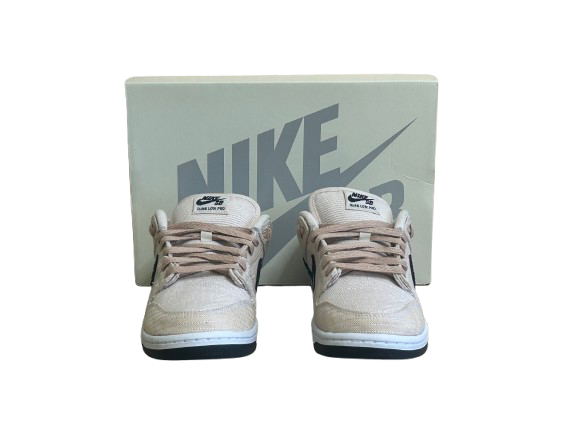 Dunk Low SB Albino & Preto - Taille 43- État 9,5/10